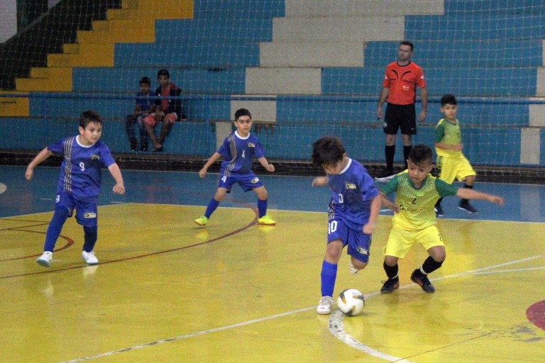 Você está visualizando atualmente Copa Cidade Naviraí de Futsal entra na semana dos finalistas
