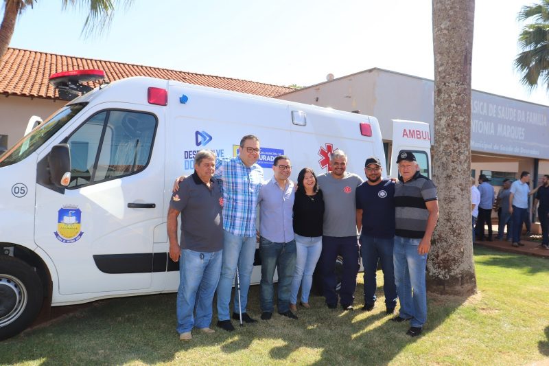 Você está visualizando atualmente Alan Guedes entrega nova ambulância para moradores de Vila Vargas