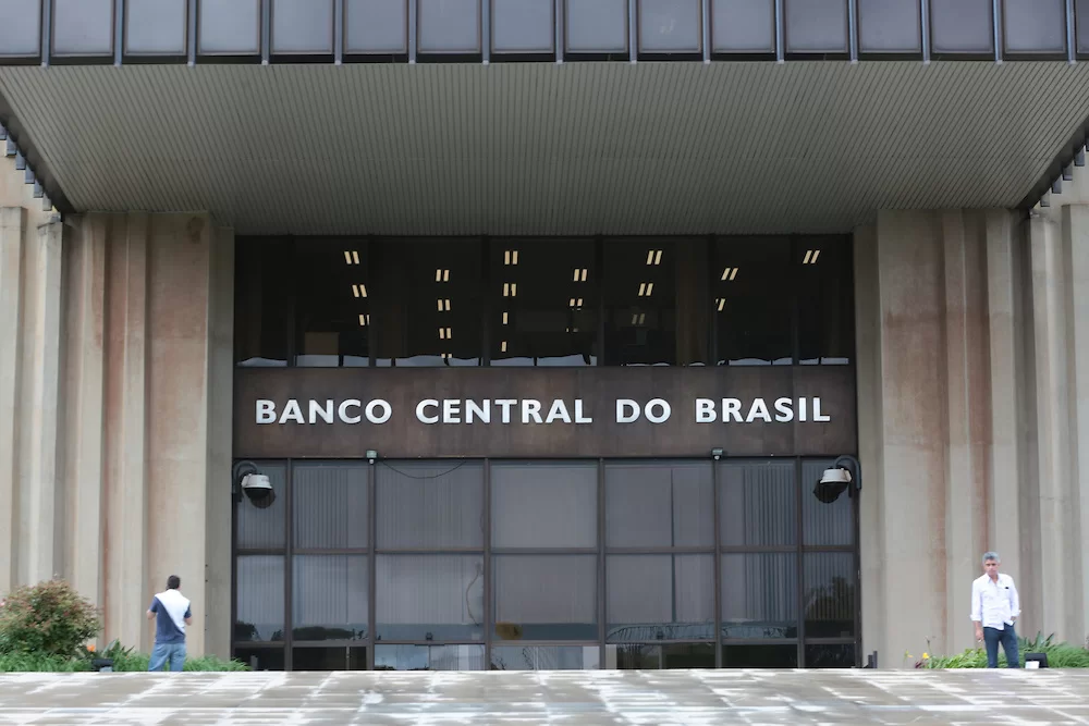 Você está visualizando atualmente Redução da Selic faz bancos públicos reduzirem suas taxas