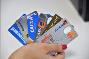Leia mais sobre o artigo Uso do cartão de crédito cresce 108% e os juros chegam a 1.000%