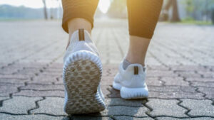 Leia mais sobre o artigo DOIS MINUTOS: Caminhar após as refeições ajuda a diminuir o açúcar no sangue