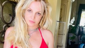 Leia mais sobre o artigo Dieta da água, adotada por Britney Spears traz riscos à saúde