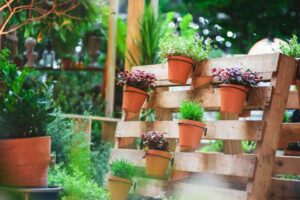 Leia mais sobre o artigo Saiba como fazer decoração criativa com pallets para jardim