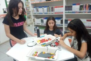 Leia mais sobre o artigo Crianças aprendem robótica na Indústria do Sesi Campo Grande