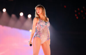 Leia mais sobre o artigo FIM DE SEMANA: Filme da turnê de Taylor Swift deve ultrapassar US$ 150 milhões