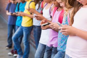 Leia mais sobre o artigo 25 MILHÕES ONLINE: 95% das crianças e adolescentes acessam internet