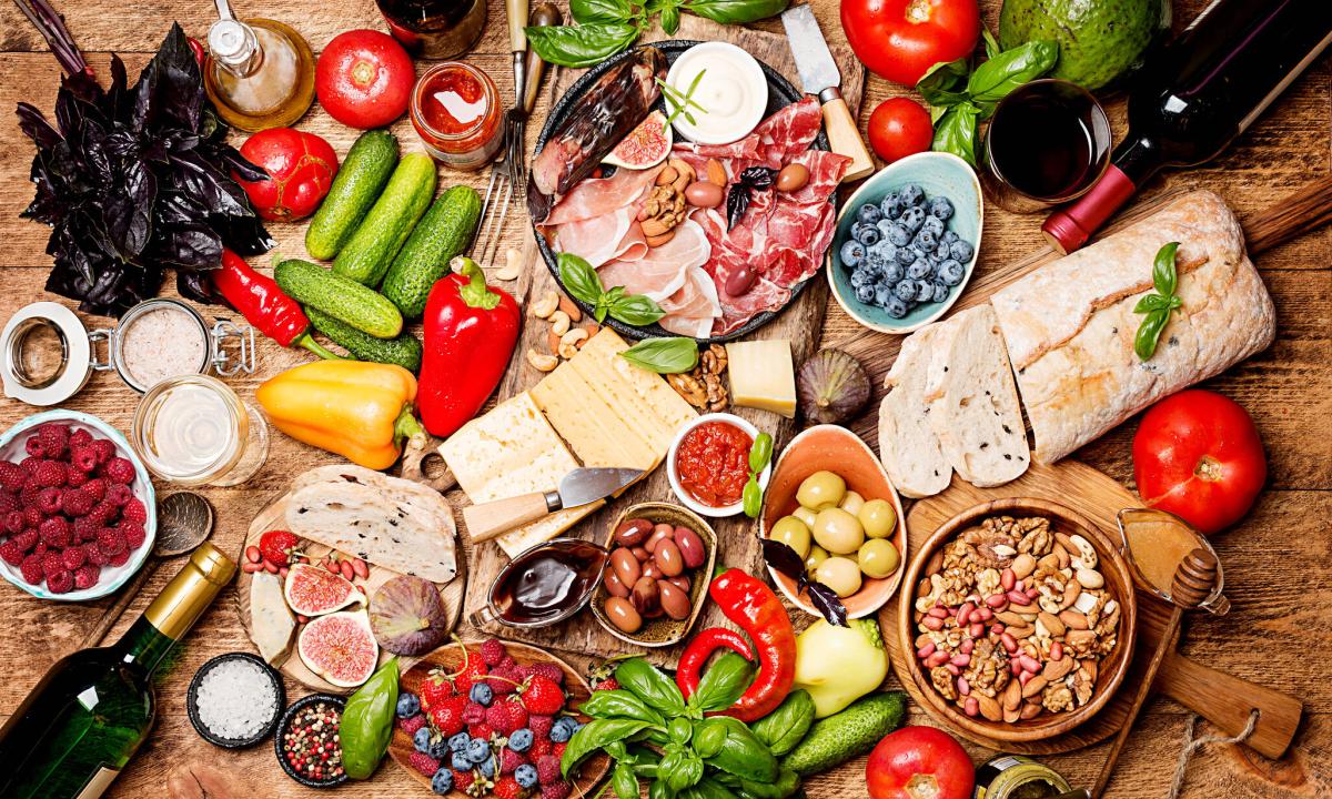 Você está visualizando atualmente ALIMENTAÇÃO E SAÚDE: Poderá a dieta nórdica substituir a mediterrânica?