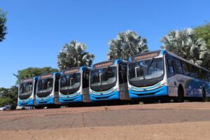 Leia mais sobre o artigo Dourados entrega cinco novos ônibus para o transporte público