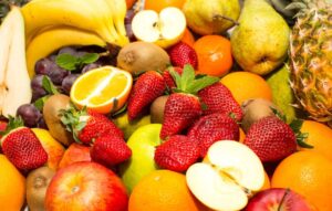Leia mais sobre o artigo CORPO E MENTE: Saiba quais são as frutas refrescantes para amenizar o calor