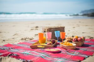 Leia mais sobre o artigo Diarreia na praia? Dicas para evitar infecção alimentar nas férias