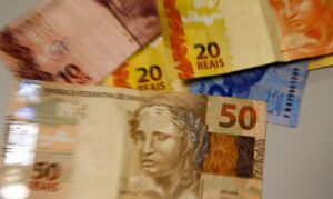 Leia mais sobre o artigo Governo assina decreto que reajusta salário mínimo para R$ 1.412