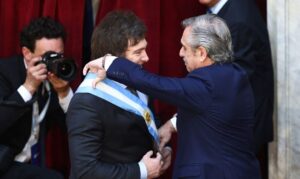 Leia mais sobre o artigo Javier Milei toma posse como novo presidente da Argentina