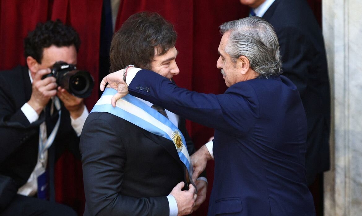 Você está visualizando atualmente Javier Milei toma posse como novo presidente da Argentina