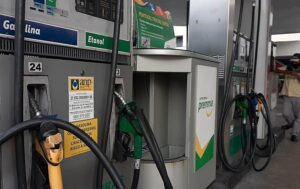 Leia mais sobre o artigo Petrobras reduz preço do diesel para as distribuidoras