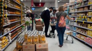 Leia mais sobre o artigo IBGE: Preço de alimentos e juros contribuíram para frear inflação