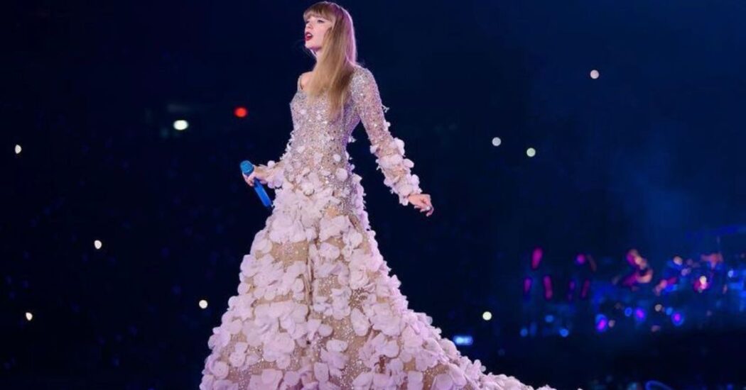 Você está visualizando atualmente VIVE DE MÚSICA: Taylor Swift dobra sua fortuna em um ano e vira bilionária, recorde