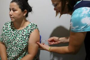 Leia mais sobre o artigo Dourados em Ação terá vacinação contra a dengue no Sábado Especial, 13