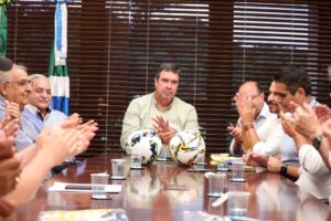 Leia mais sobre o artigo Governo de MS fortalece os clubes de futebol e do Estadual 2024