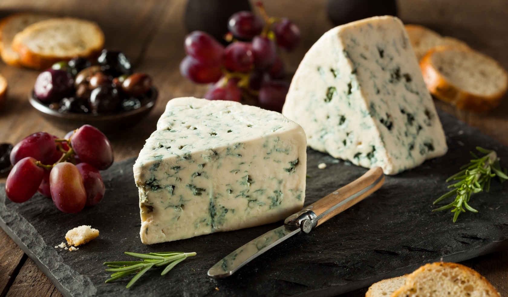 Você está visualizando atualmente Por que o queijo com mofo não faz mal a saúde?