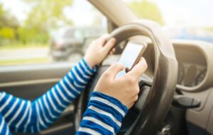 Leia mais sobre o artigo PESQUISA UFMS: Uso do celular no trânsito é a causa de mortes por acidentes em MS