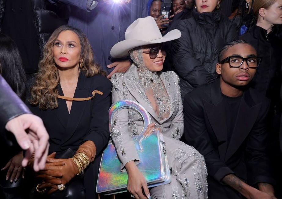 Você está visualizando atualmente Beyoncé e outras famosas apostam na tendência cowboycore