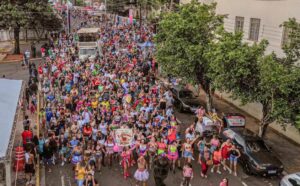 Leia mais sobre o artigo SUCESSO: Blocos de rua lotam Esplanada Ferroviária de Campo Grande