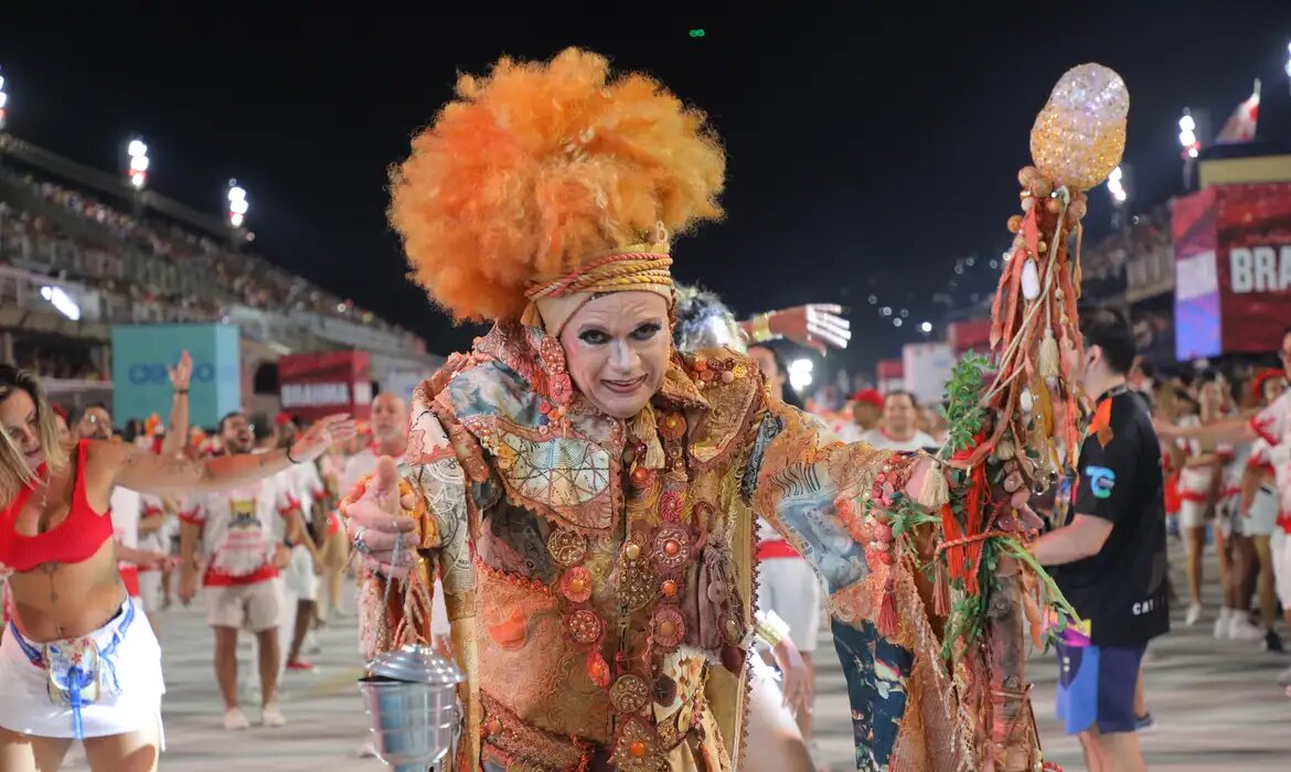 carnaval-grandes-escolas-saudam-os-40-anos-da-sapucai