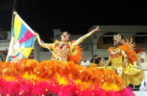 Leia mais sobre o artigo Escolas de samba encantam nos desfiles em Corumbá