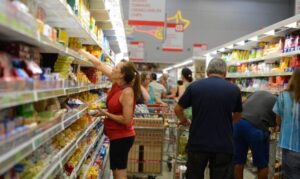 Leia mais sobre o artigo Dourados e Procon divulga preços da cesta básica supermercados