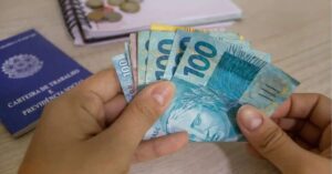 Leia mais sobre o artigo Salário mínimo de R$ 1.412 começa a ser pago