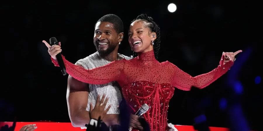 Você está visualizando atualmente SUCESSO/TREND: Usher levanta público no intervalo do Super Bowl com convidados