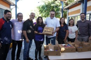 Leia mais sobre o artigo Dourados distribui 33 mil kits escolares para alunos da Reme