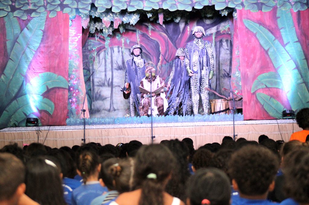 Você está visualizando atualmente Peça teatral Árvore da Vida foi assistida por 1600 alunos em Naviraí