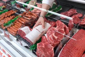 Leia mais sobre o artigo ACRISSUL: Pecuaristas propõem “vale carne” de R$ 35 por mês