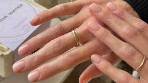 Leia mais sobre o artigo NAKED NAILS: Mulheres aderem a tendência de unhas sem esmalte