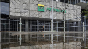 Leia mais sobre o artigo Petrobras anuncia nova descoberta de petróleo na Bacia Potiguar