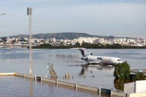 Leia mais sobre o artigo Anac suspende vendas de passagens aéreas para Porto Alegre