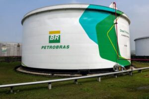 Leia mais sobre o artigo Brasil socorre Argentina com Petrobras e evita colapso energético