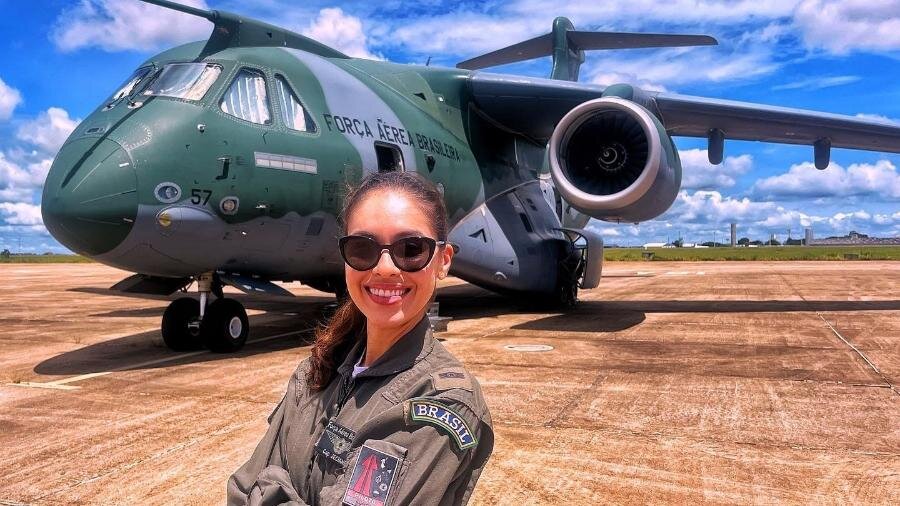 Você está visualizando atualmente Campo-grandense é a 1ª mulher a pilotar o avião de carga da FAB