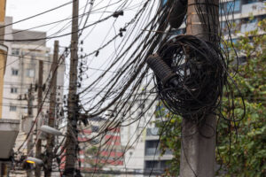 Leia mais sobre o artigo DECRETO: Concessões de distribuidoras ignoram enterramento de fiação elétrica