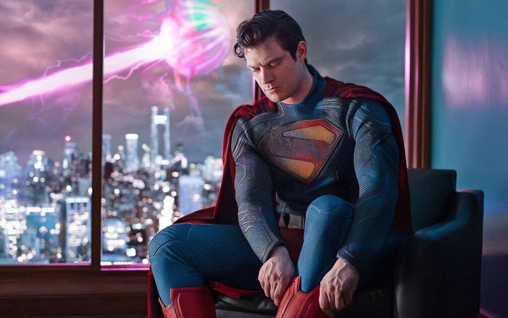 Você está visualizando atualmente Novo Superman aparece pela primeira vez usando o traje do herói
