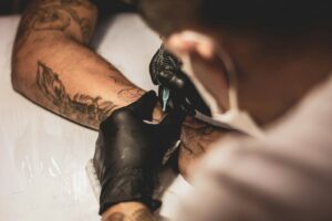 Leia mais sobre o artigo Tatuagem é um fator de risco para certo tipo de câncer