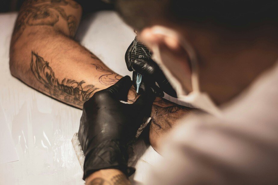 Você está visualizando atualmente Tatuagem é um fator de risco para certo tipo de câncer