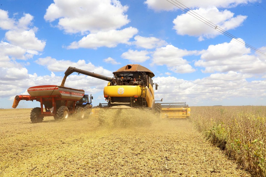 Você está visualizando atualmente Agricultura negocia cerca de R$ 500 bilhões para o Plano Safra