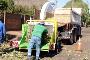Leia mais sobre o artigo Naviraí recebe trituradores de galhos para limpeza das vias públicas