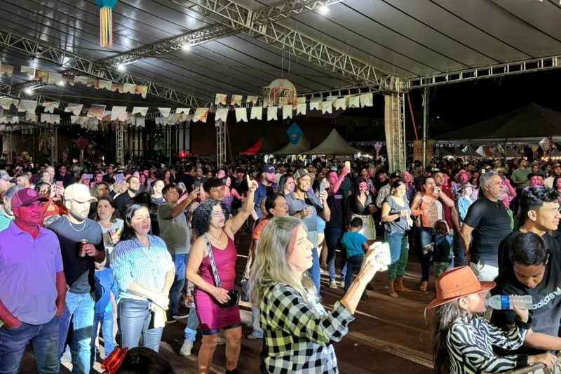 Você está visualizando atualmente Shows levantam público na terceira noite de Festa Junina de Dourados