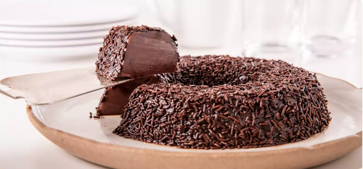 No momento, você está visualizando FAZER PARA SUA MÃE: Brigadeirão ou brigadeiro? Veja a diferença  e confira a receita
