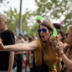 ESPANHA: Manifestantes contra turismo usam pistolas d’ água