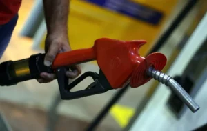 Leia mais sobre o artigo Petrobras anuncia aumento de preços da gasolina e do gás de cozinha