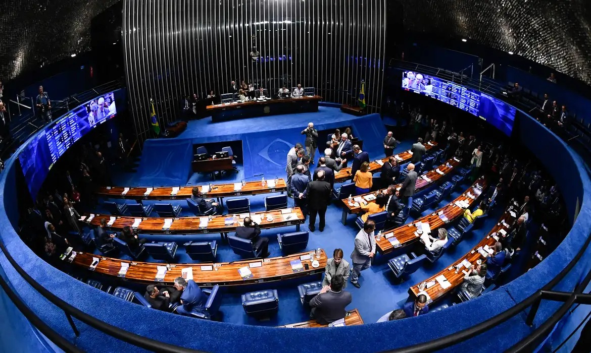 Você está visualizando atualmente Senado debate regulamentação da IA em diferentes setores, incluindo infantil